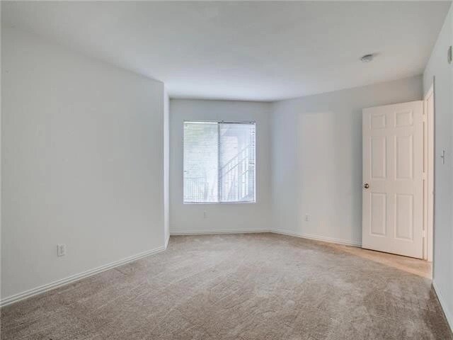 Foto del edificio - 9817 Walnut St