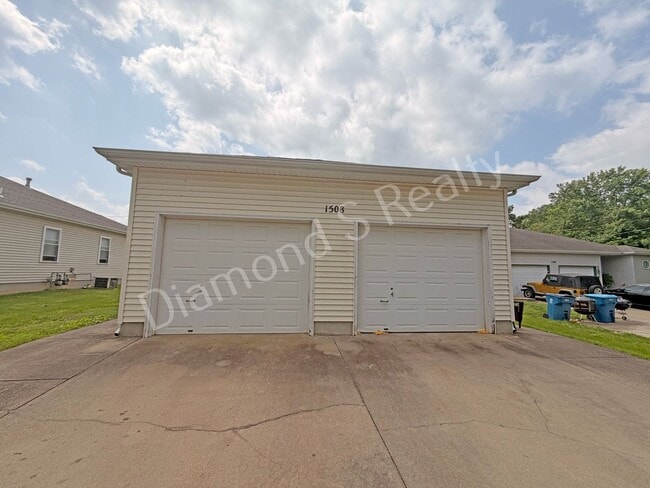 Building Photo - 1508 W Rainey St