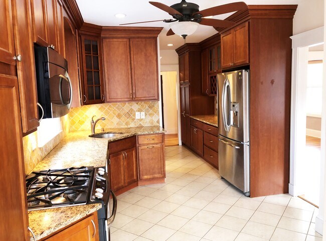 Building Photo - 65 Harding Ter