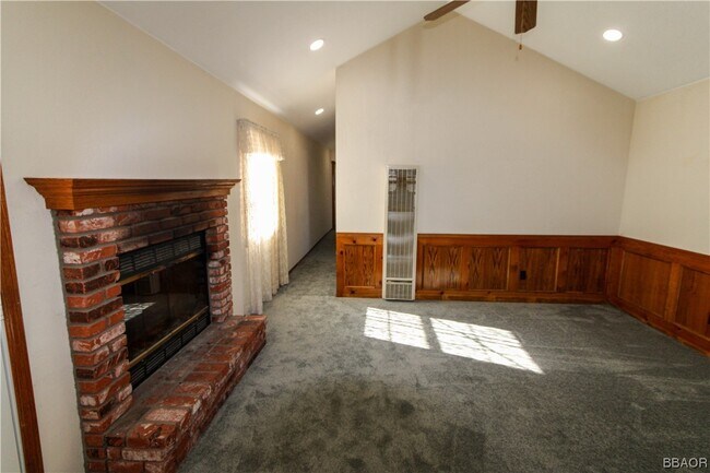 Foto del edificio - 158 Leonard Ln