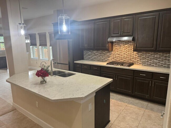 Foto del edificio - 13704 Camp Comfort Ln