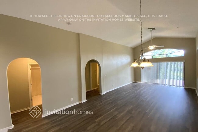 Building Photo - 10484 Lexington Cir S