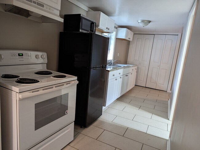 cocina - 1325 E 40th St