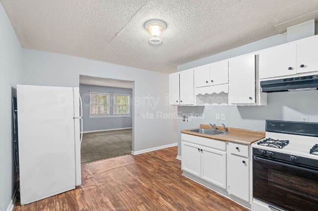 Building Photo - 6501 Raymond Dr