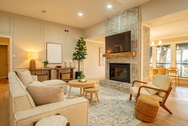 Foto del edificio - 6509 Lakeshore Ct