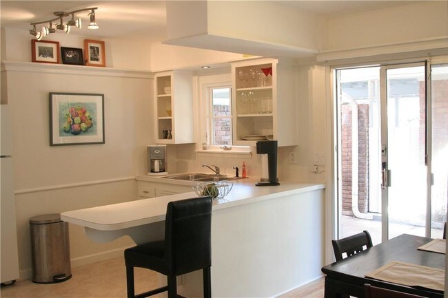 Foto del edificio - 1720 E 32nd St