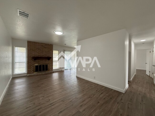 Foto del edificio - 10815 Green Heights Dr