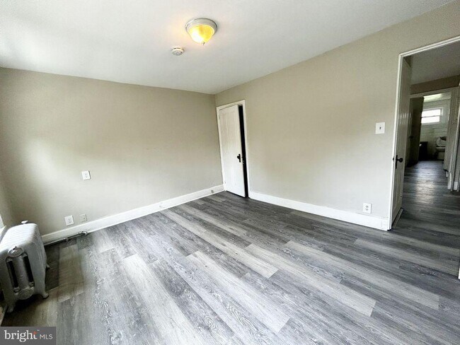 Building Photo - 301 Buttonwood St