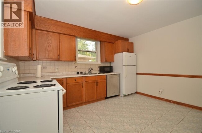 Building Photo - 490 Springbrook Ave
