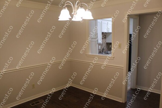 Building Photo - 2 BED & 1 BATH / NO PETS / NO S8