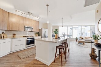 Building Photo - 44 Monroe