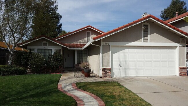 Foto del edificio - Modesto 3 Bedroom 2 Bath Charmer