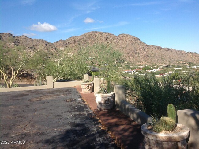 Foto del edificio - 6301 E Hummingbird Ln