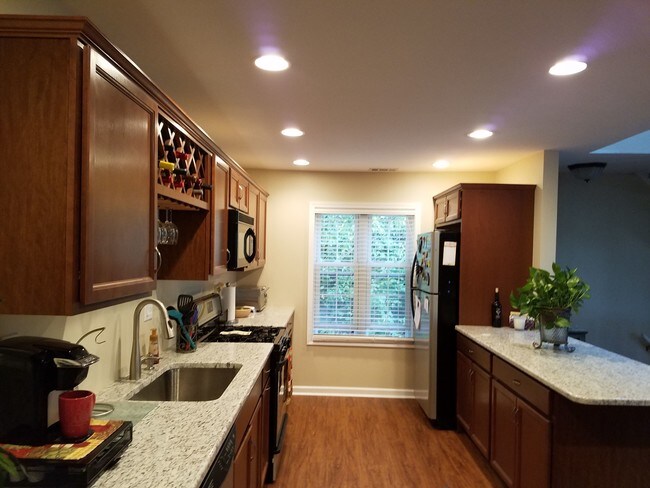 Building Photo - 210 Boothby Ct