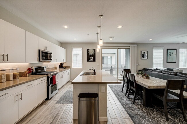 Building Photo - Resort-style living in a fully furnished, sleek & modern 2-bdrm unit in Summerlin.