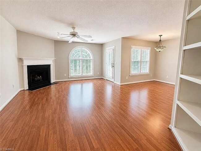 Building Photo - 122 Ivy Glen Ct