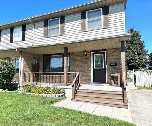 Building Photo - 3 Bedroom Semi-Detached Home for Rent in St. Thomas, Ontario | Finished Basement | Fenced Yard