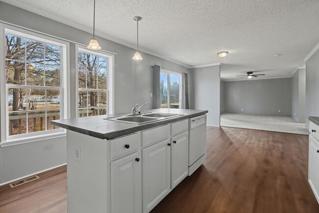 Building Photo - 212 Shipmans Pike