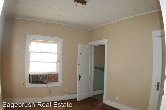 Building Photo - 2 br, 1 bath House - 1020 Wallace St.