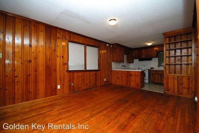 Building Photo - 3 br, 1.5 bath House - 1402 Adams St