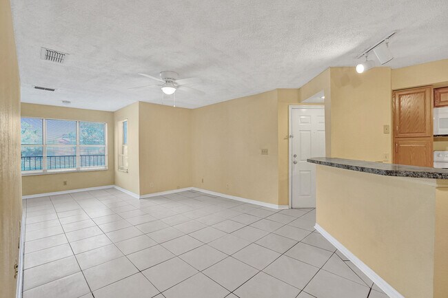 Foto del edificio - 3420 Pinewalk Dr N