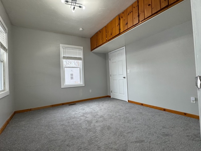 Building Photo - 152 Broadway