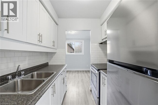 Building Photo - 125 Limeridge Rd W