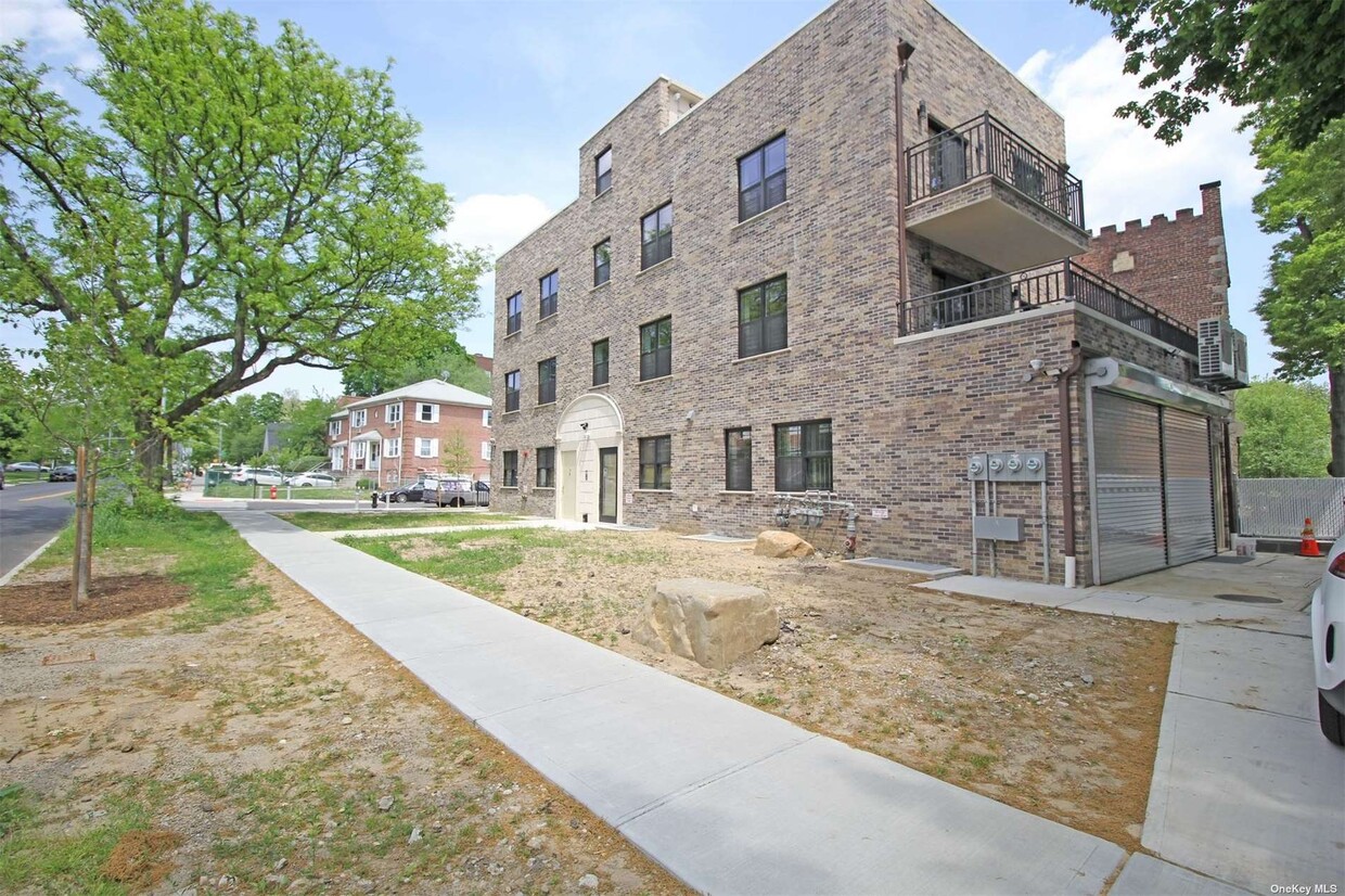 Primary Photo - 3705 Utopia Pkwy
