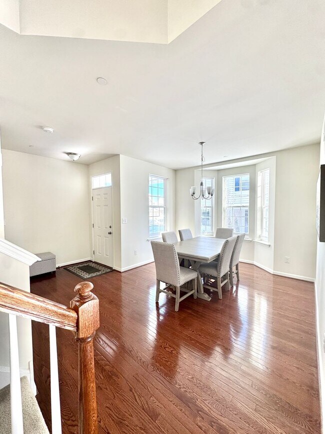 Foto del edificio - THREE BEDROOM TOWNHOME- PARKLAND SCHOOLS!