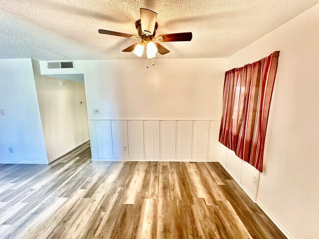 Building Photo - Nicely Updated 3/2 in Tulare