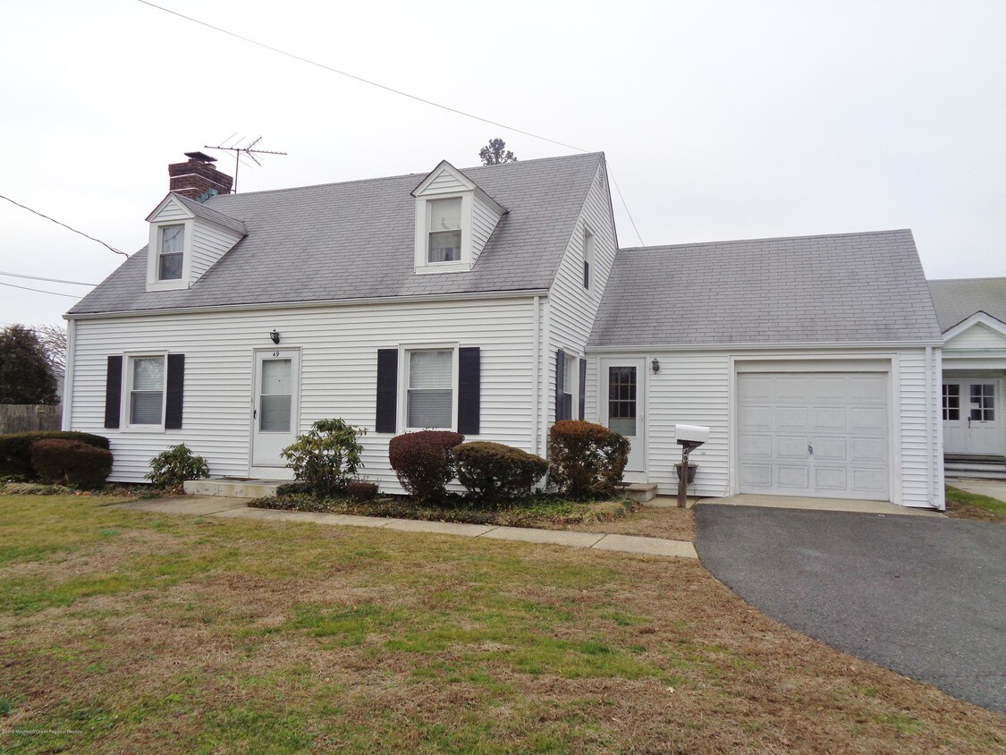 Primary Photo - 49 Church Ln