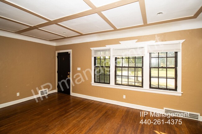 Building Photo - Charming 3 bedroom unit available in Shake...