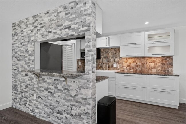 Building Photo - 20 Walden Dr