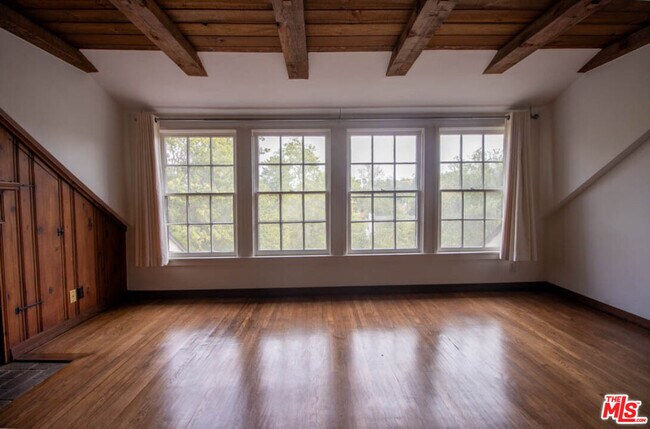 Foto del edificio - 12056 Laurel Terrace Dr