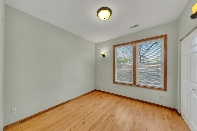 Dormitorios grandes - 1715 Como Ave SE