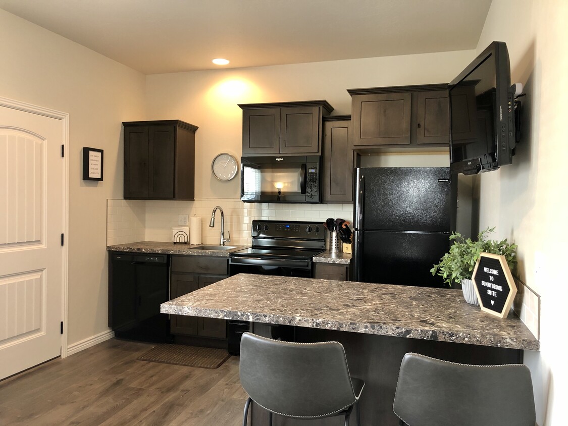 Kitchen - 1163 Sunnybrook Ave