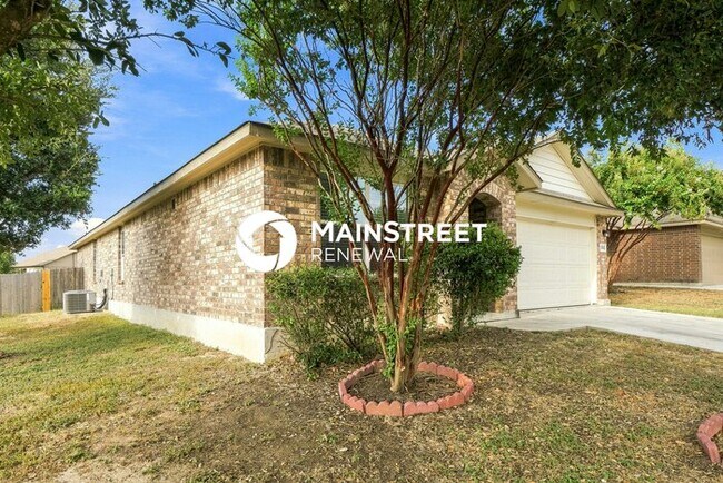 Foto del edificio - 4 Bedroom Pet-Friendly Home in San Antonio, TX with Main Street Renewal