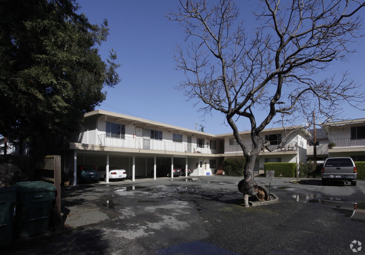 Foto del edificio - 640-650 Coleman Ave