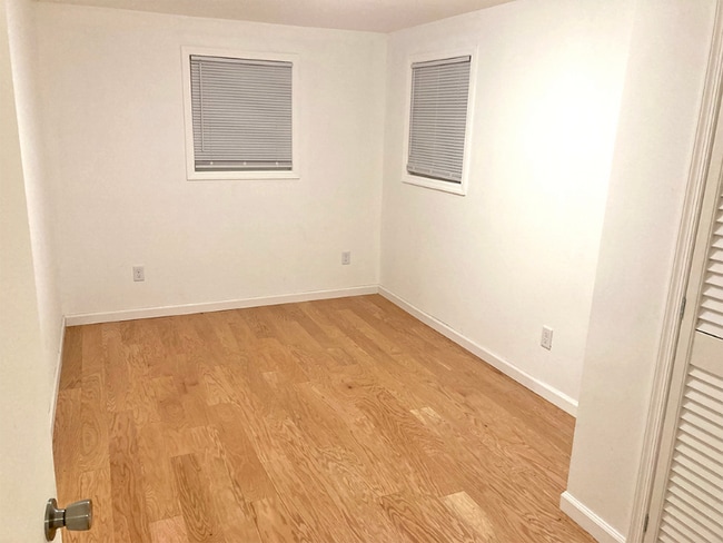 Building Photo - 152 Lakeview Dr