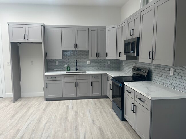 Foto del edificio - 4077 Gage Ave