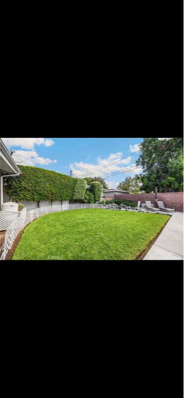 Foto del edificio - 10732 Lindesmith Ave