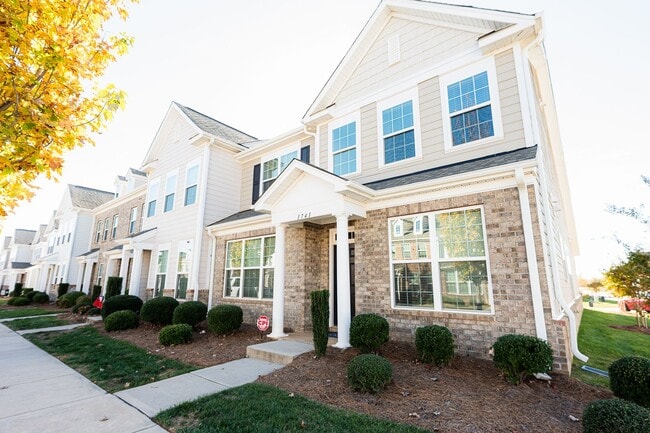 Beautiful 3Bed/2.5Bath Townhome located in... - Beautiful 3Bed/2.5Bath Townhome located in...
