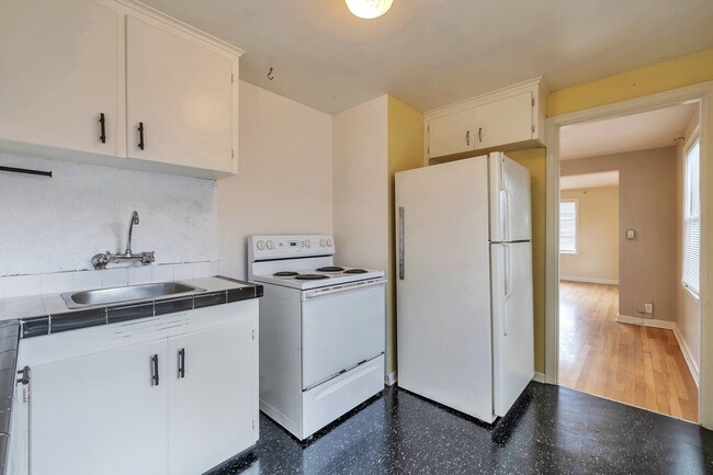 Building Photo - 711 4th Ave North