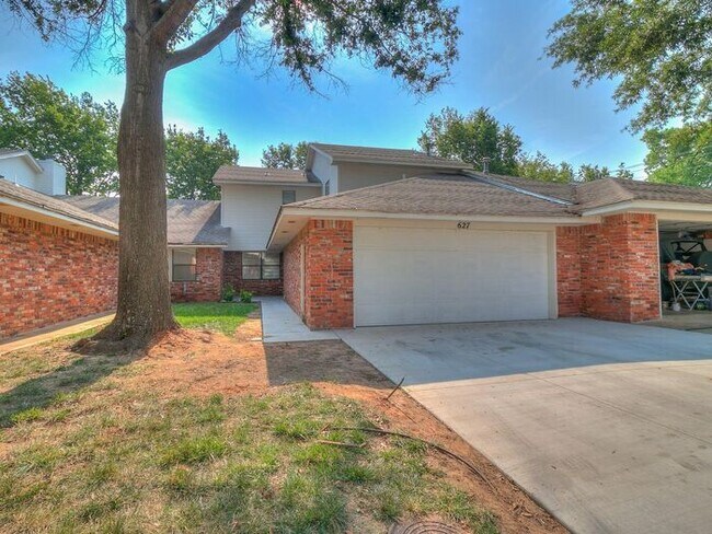 Foto del edificio - 627 36th Ave NW