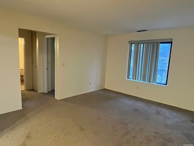 Building Photo - 971 Skyline Dr