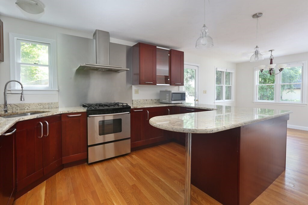 Primary Photo - 66 Pelham St