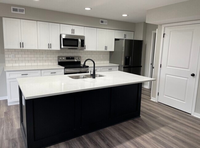Foto del edificio - 5711 NW 54th Ct