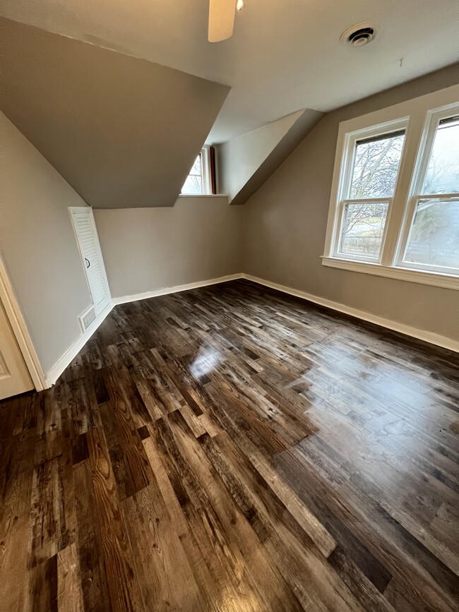 Building Photo - 578 Ridge Rd