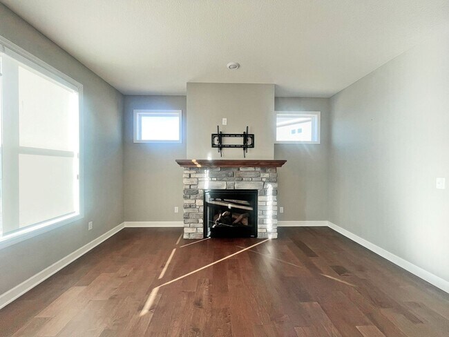 Building Photo - Sparkling Like-New 2-story w/ Full Walkout on Pond with Office-Bedroom 6, Pets OK!