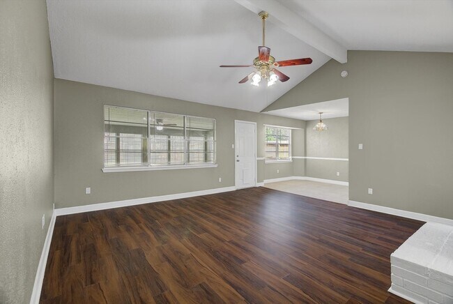 Foto del edificio - 6315 Rustygate Dr